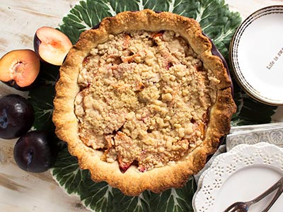 Streusel Plum Pie